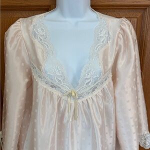 Vintage Lily Of France long nightgown womens medium sleepwear pinkish peach lace